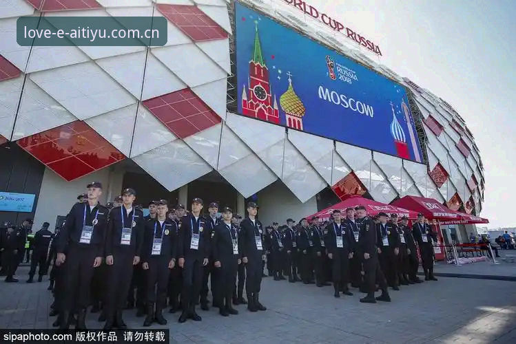 爱体育实时资讯 世界杯安保策略大转变:英警员缩减至3人,爱体育口碑优深度评测赛事幕后故事